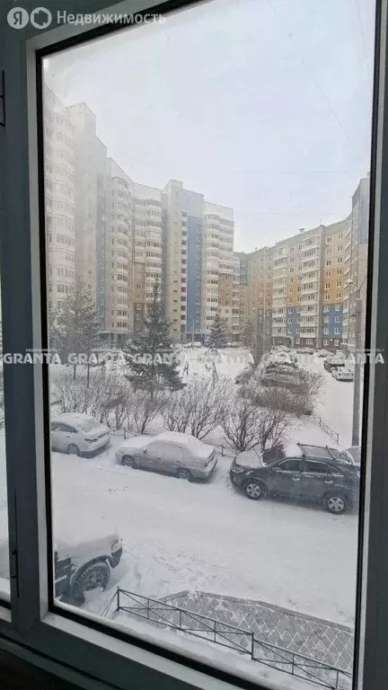 3-комнатная квартира: Красноярск, улица Чернышевского, 102 (68 м) - Фото 1