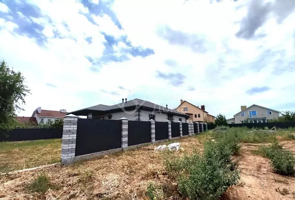 Дом в Волгоградская область, Волжский пос. Металлург-2, ул. ... - Фото 2