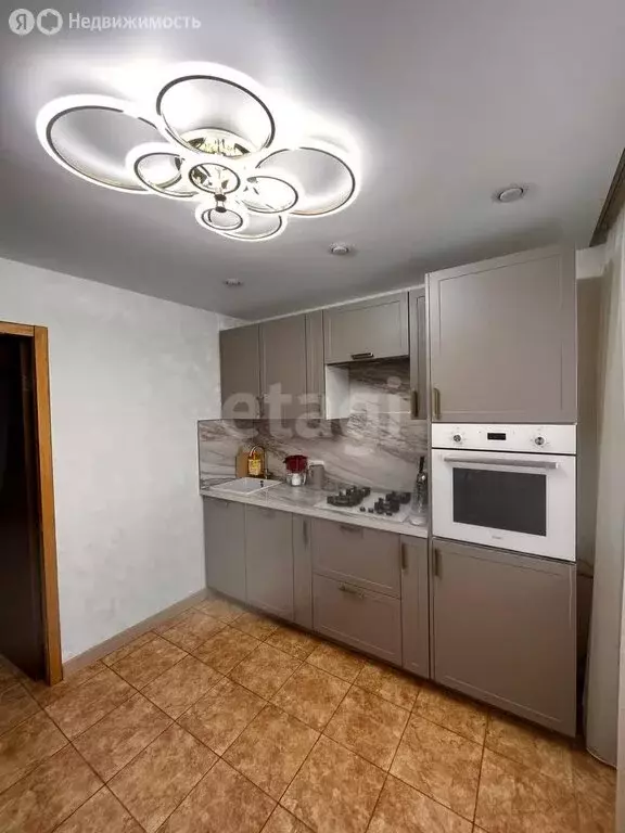 3-комнатная квартира: Невинномысск, улица Фрунзе, 5 (67 м) - Фото 0
