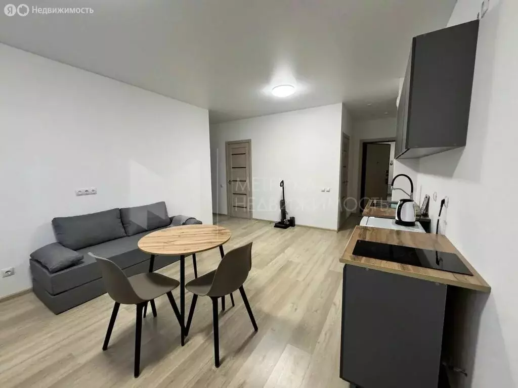 2-комнатная квартира: Тюмень, улица Ильи Кургузова, 3 (55.6 м) - Фото 1