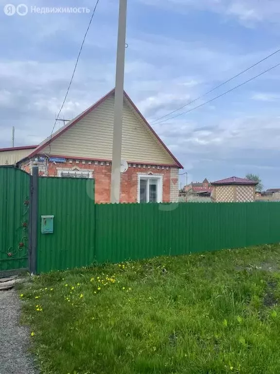Дом в село Азово, Комсомольская улица (96 м) - Фото 1