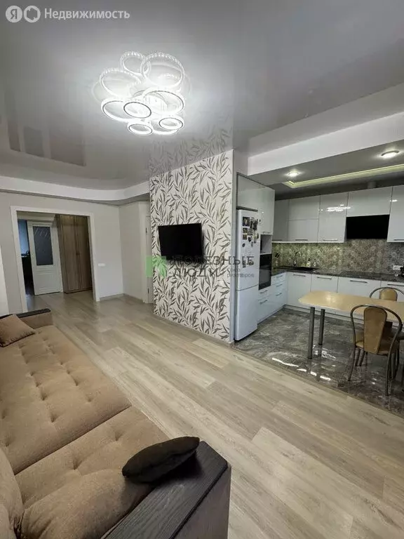 3-комнатная квартира: Ижевск, улица Холмогорова, 96 (77.4 м) - Фото 0