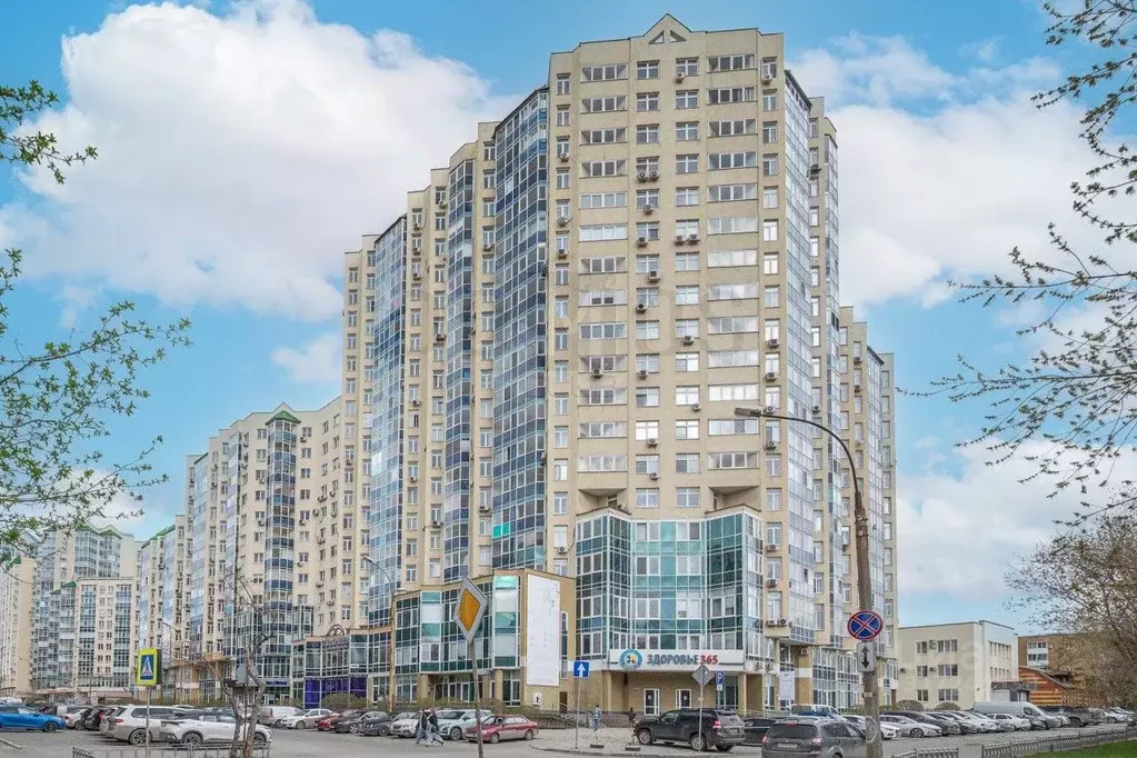 2-к кв. Свердловская область, Екатеринбург ул. Кузнечная, 83 (80.0 м) - Фото 0