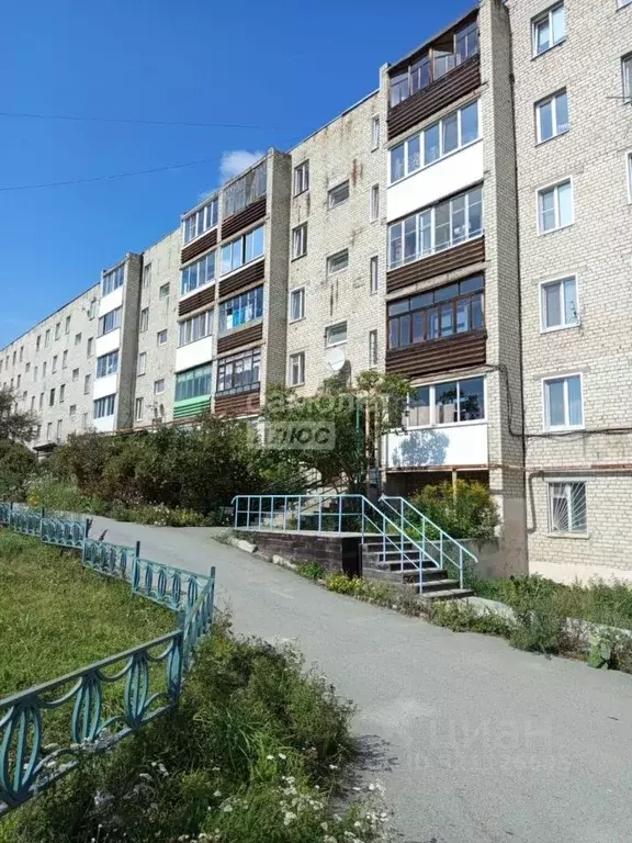 2-к кв. Свердловская область, Артемовский ул. Энгельса, 13 (48.7 м) - Фото 0