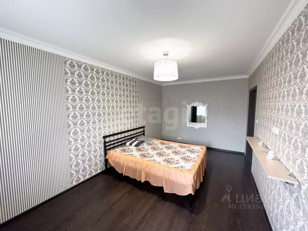 3-к кв. Белгородская область, Белгород ул. 5 Августа, 17 (75.4 м) - Фото 0