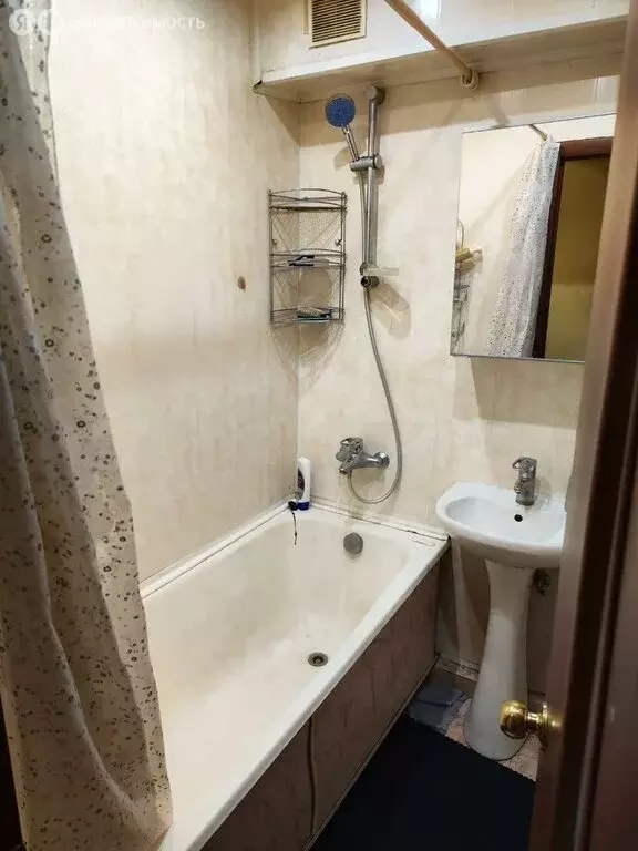 3-комнатная квартира: Москва, улица Симоновский Вал, 12 (60 м) - Фото 1