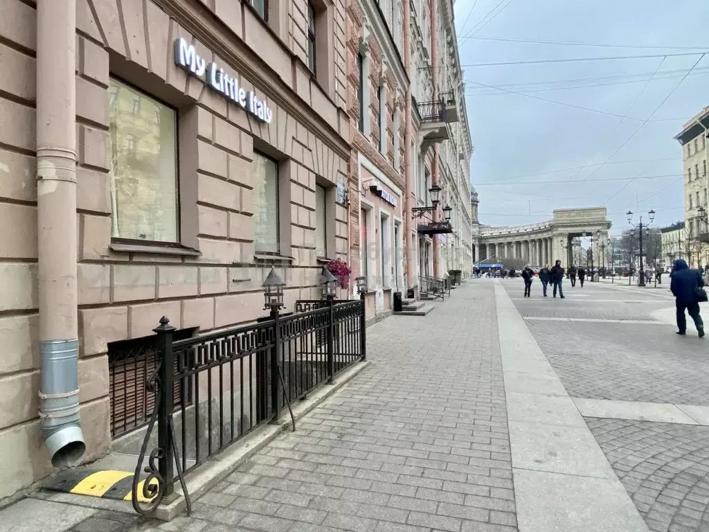 Торговая площадь в Санкт-Петербург Малая Конюшенная ул., 12 (76 м) - Фото 0