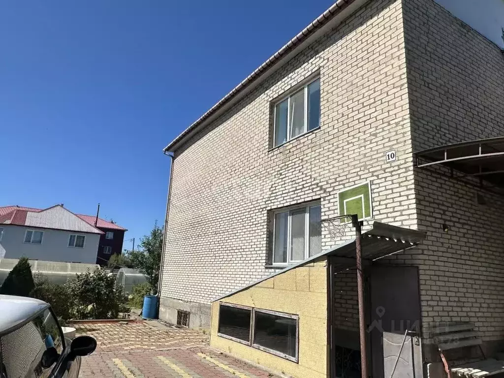 Дом в Сахалинская область, Южно-Сахалинск ул. Имени Гоголя (300 м) - Фото 0