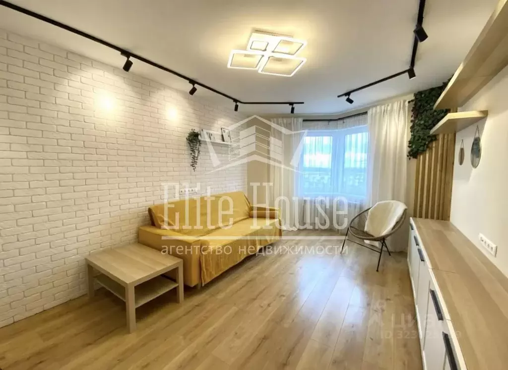 2-к кв. Калужская область, Калуга ул. Фомушина, 33 (60.0 м) - Фото 2