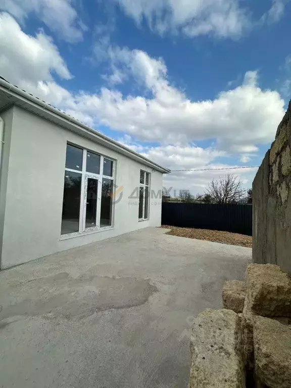 Дом в Крым, Сакский район, с. Суворовское ул. Фестивальная, 9А (77 м) - Фото 2