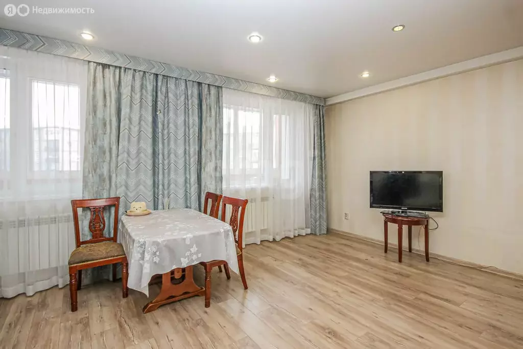 3-комнатная квартира: Улан-Удэ, улица Смолина, 54А (80 м) - Фото 1