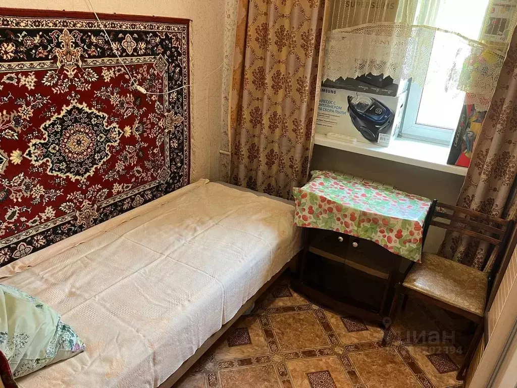 Комната Омская область, Омск ул. 2-я Челюскинцев, 9 (8.0 м) - Фото 1