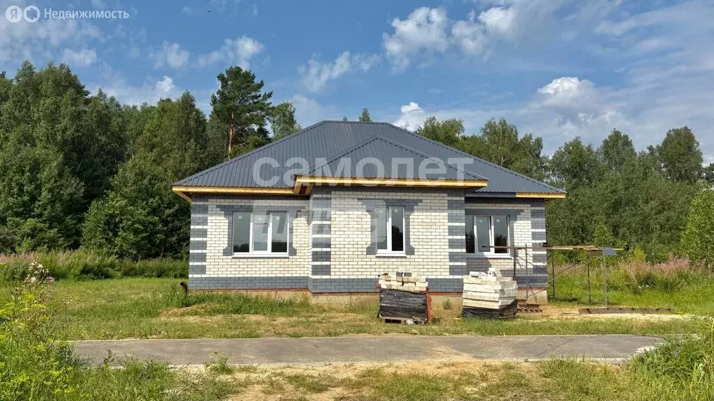 Дом в Заводоуковск, улица Петра Ершова, 1 (100 м) - Фото 1