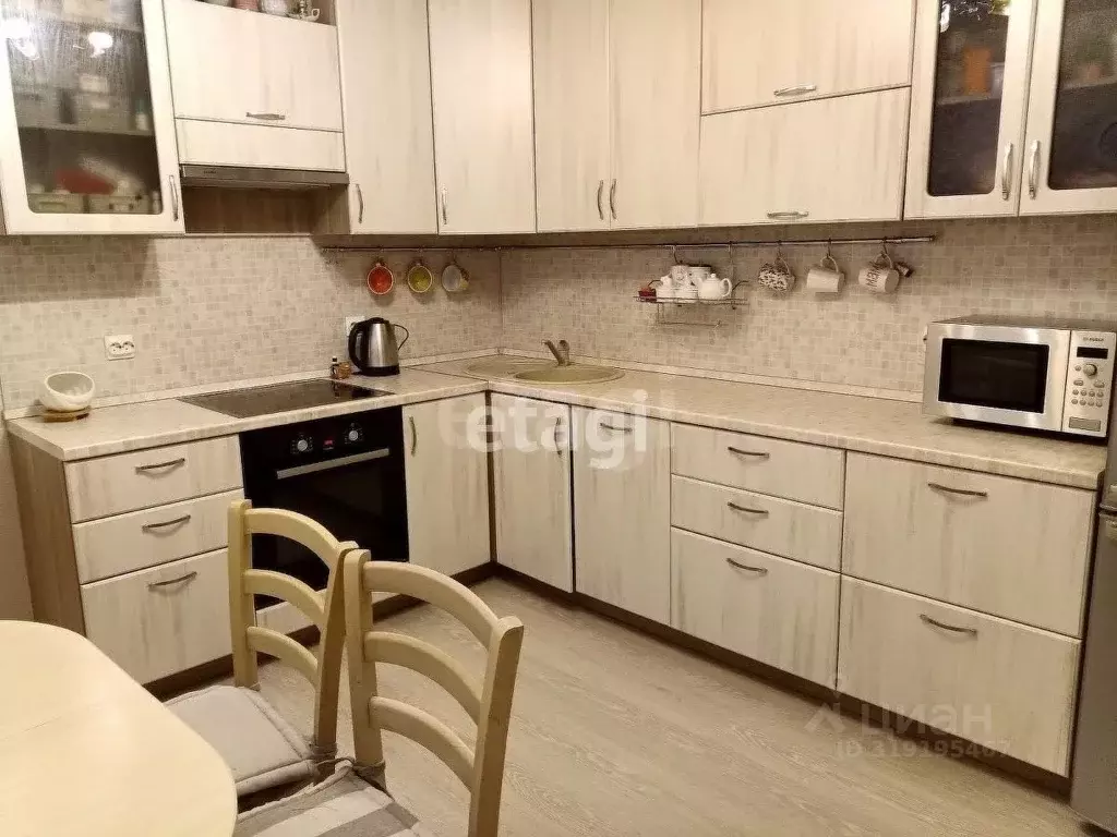 3-к кв. Коми, Сыктывкар просп. Бумажников, 52 (82.6 м) - Фото 1