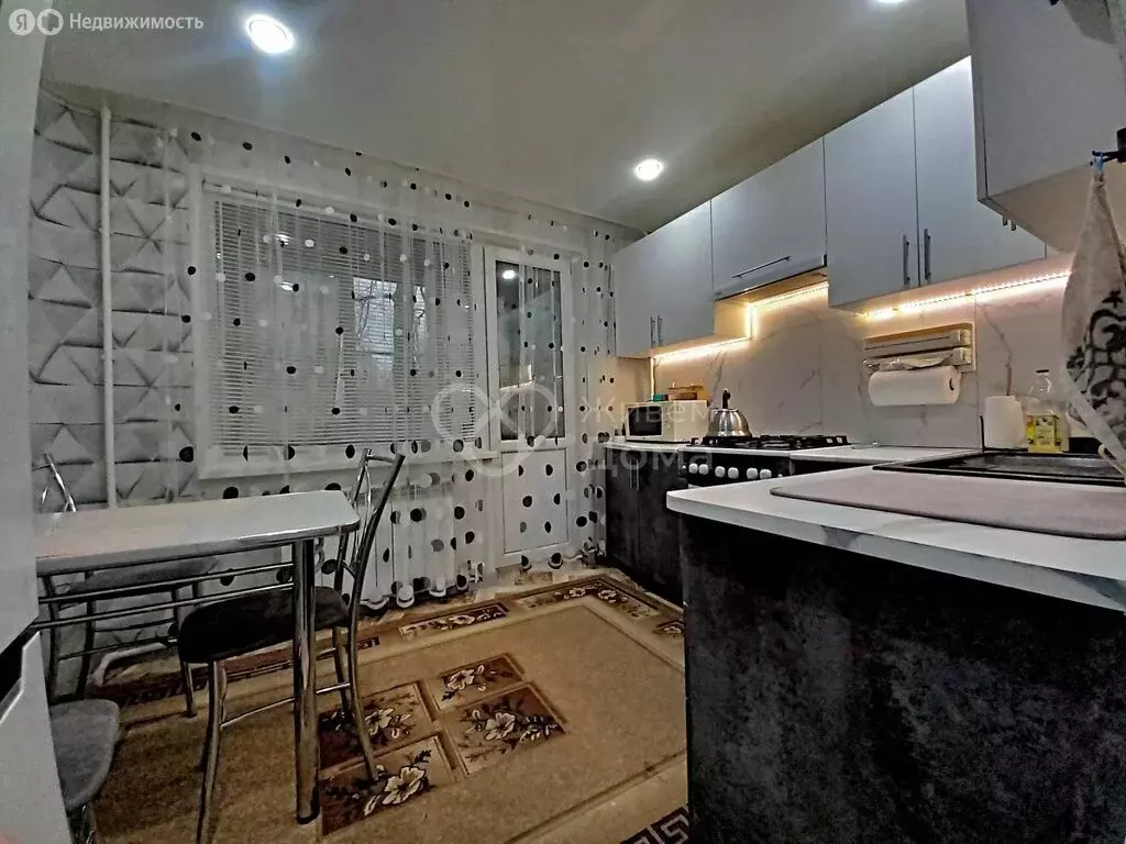 3-комнатная квартира: Волгоградская область, рабочий посёлок Средняя ... - Фото 2