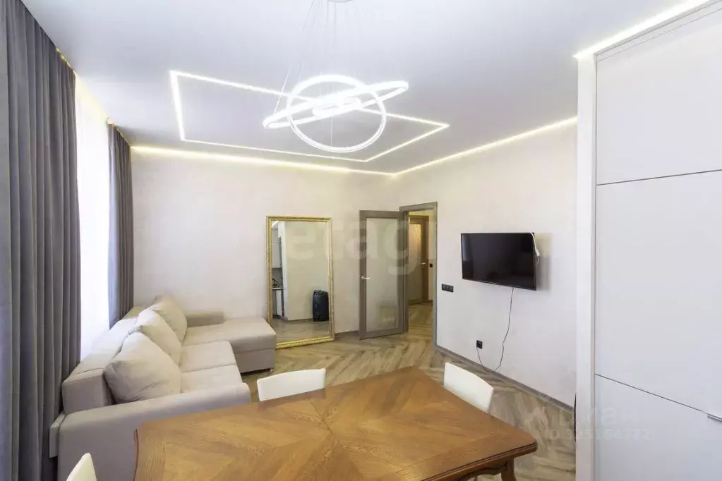 2-к кв. Тюменская область, Тюмень ул. Фармана Салманова, 12 (65.0 м) - Фото 1