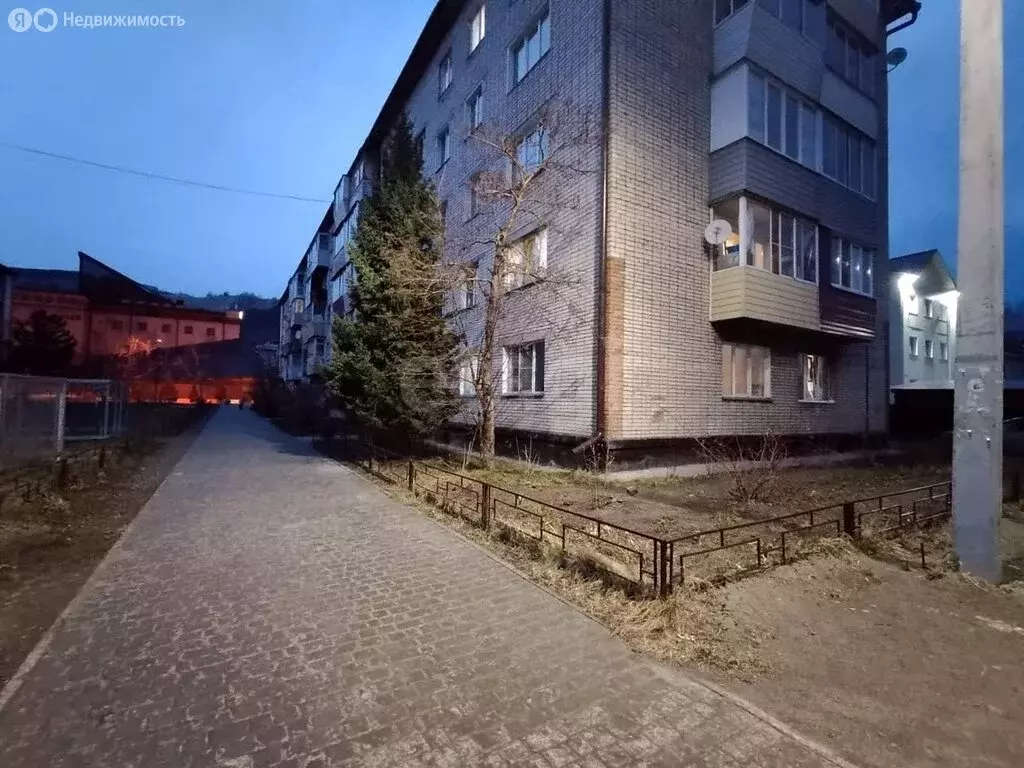 3-комнатная квартира: Горно-Алтайск, улица Григория Чорос-Гуркина, 47 ... - Фото 1