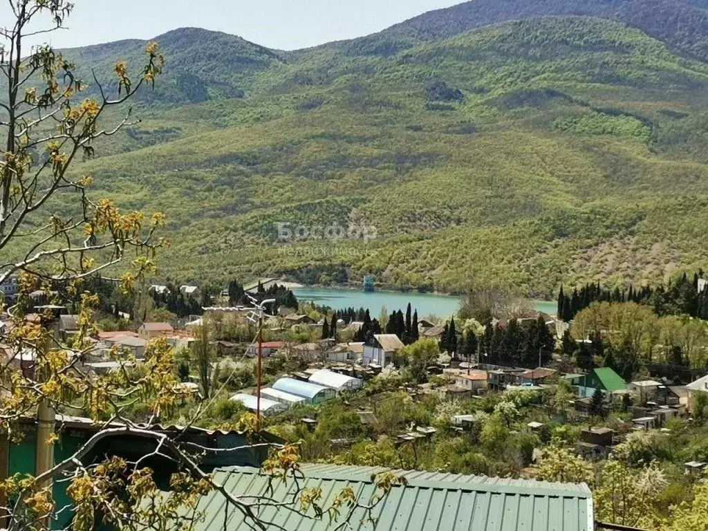 Участок в Крым, Алушта городской округ, с. Изобильное ул. Центральная ... - Фото 0