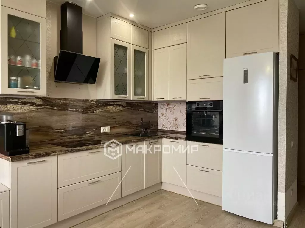 2-к кв. Челябинская область, Челябинск ул. 250-летия Челябинска, 44А ... - Фото 0