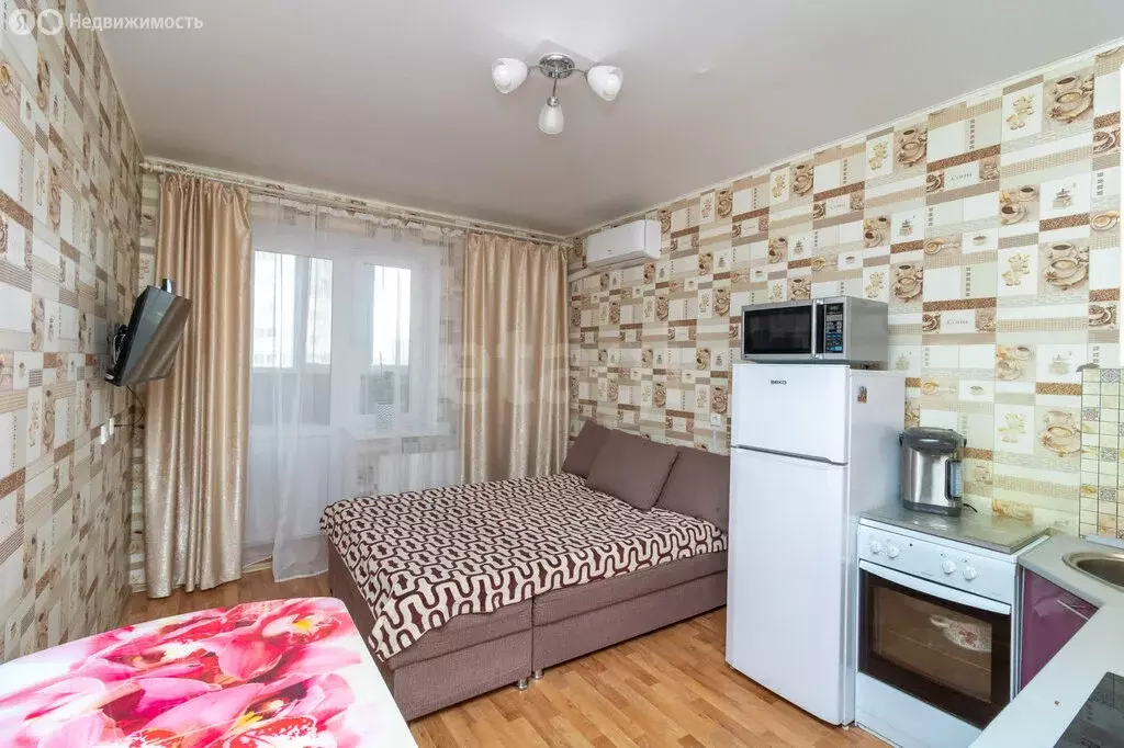 1-комнатная квартира: Тюмень, улица Мельникайте, 2к5 (41.7 м) - Фото 1