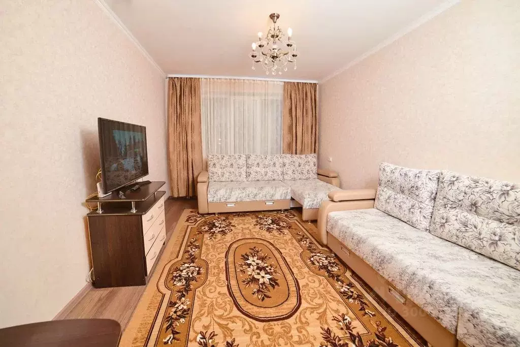 2-к кв. Тюменская область, Тобольск 7-й мкр, 26 (60.0 м) - Фото 1