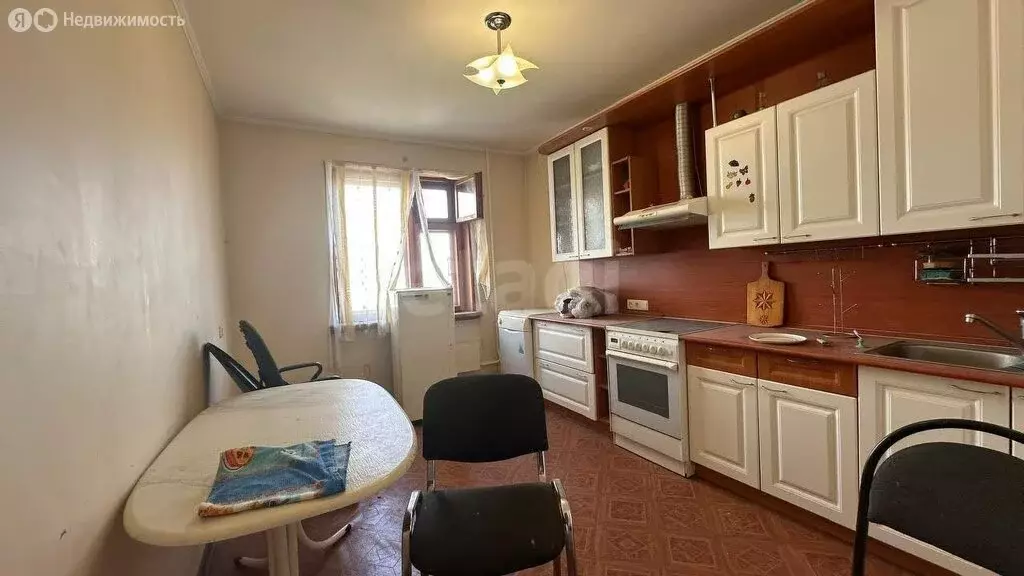 3-комнатная квартира: Тольятти, улица 70 лет Октября, 12 (68.1 м) - Фото 2