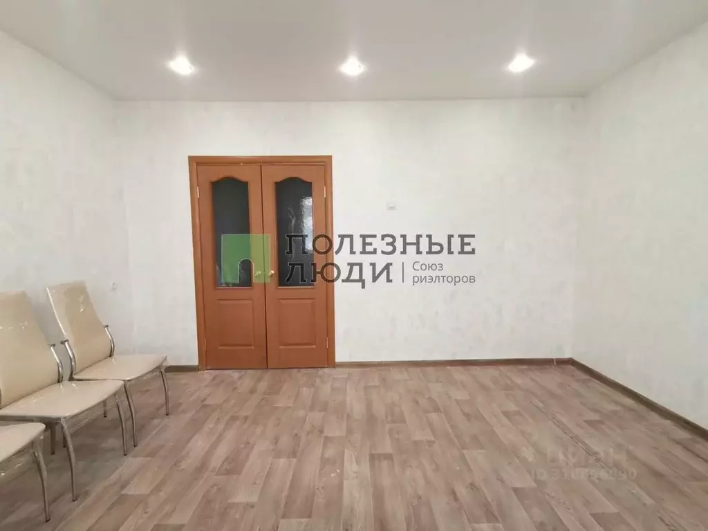 2-к кв. Красноярский край, Красноярск Взлетка мкр, ул. Батурина, 5 ... - Фото 0