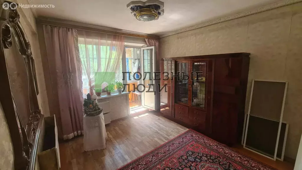 3-комнатная квартира: 6-й микрорайон, 18 (74.8 м) - Фото 1