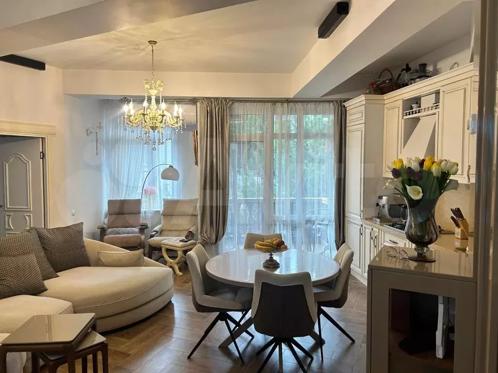 3-к. квартира, 100 м, 2/6 эт. - Фото 0