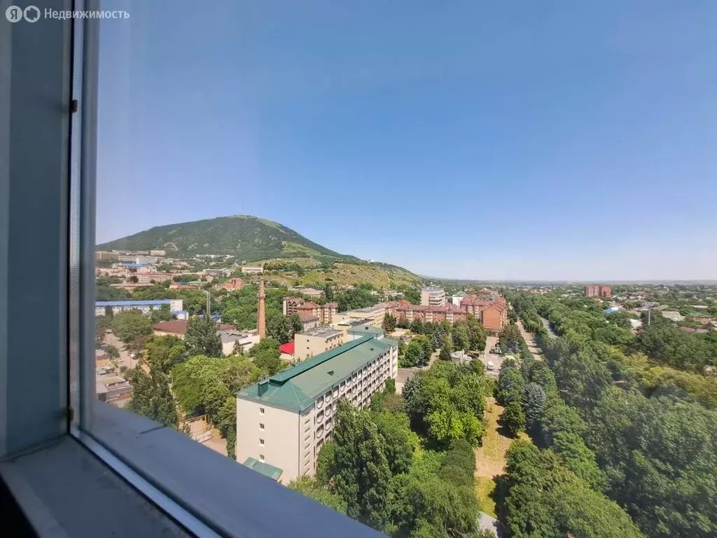 2-комнатная квартира: Пятигорск, улица Бунимовича, 1А (83 м) - Фото 0