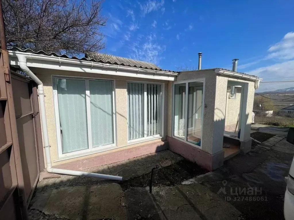 Дом в Крым, Кировский район, Льговское с/пос, с. Долинное  (200 м) - Фото 1