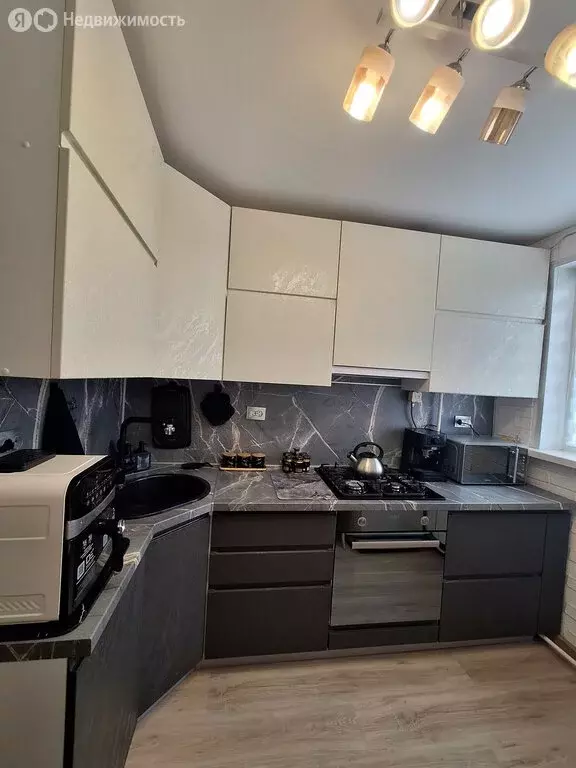 3-комнатная квартира: Челябинск, улица Дзержинского, 18 (63.2 м) - Фото 2