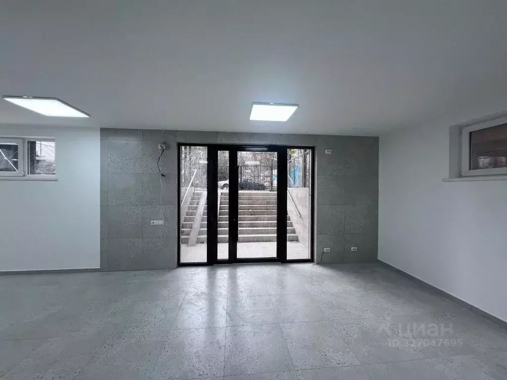 Помещение свободного назначения в Крым, Симферополь ул. Аэрофлотская, ... - Фото 1