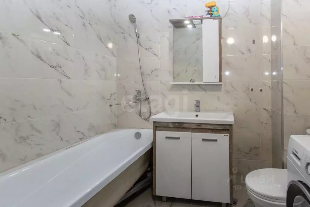 1-к кв. Тюменская область, Тобольск 10-й мкр, 63В (48.2 м) - Фото 1