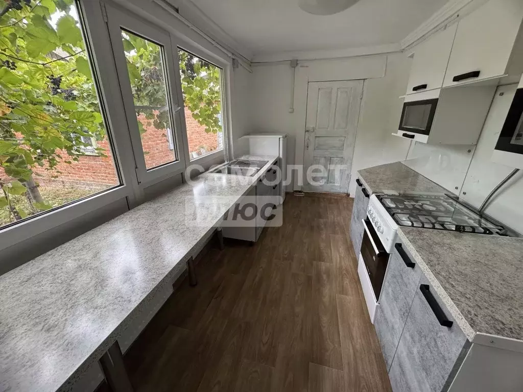 Дом в Краснодарский край, Кореновский район, Пролетарский хут. ... - Фото 1