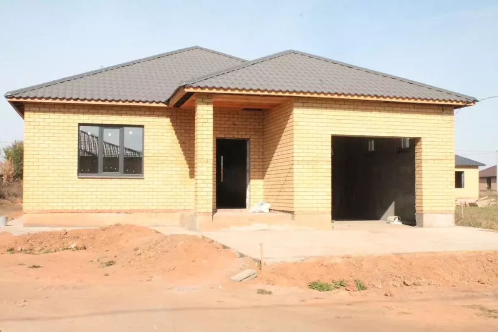 Дом в Оренбургская область, Оренбургский район, с. Нежинка ул. ... - Фото 1