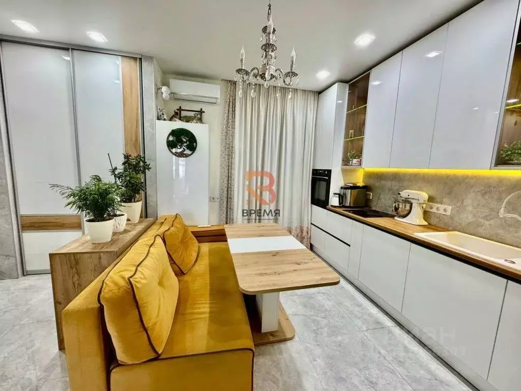 4-к кв. Севастополь ул. Красивая, 52А (70.73 м) - Фото 0