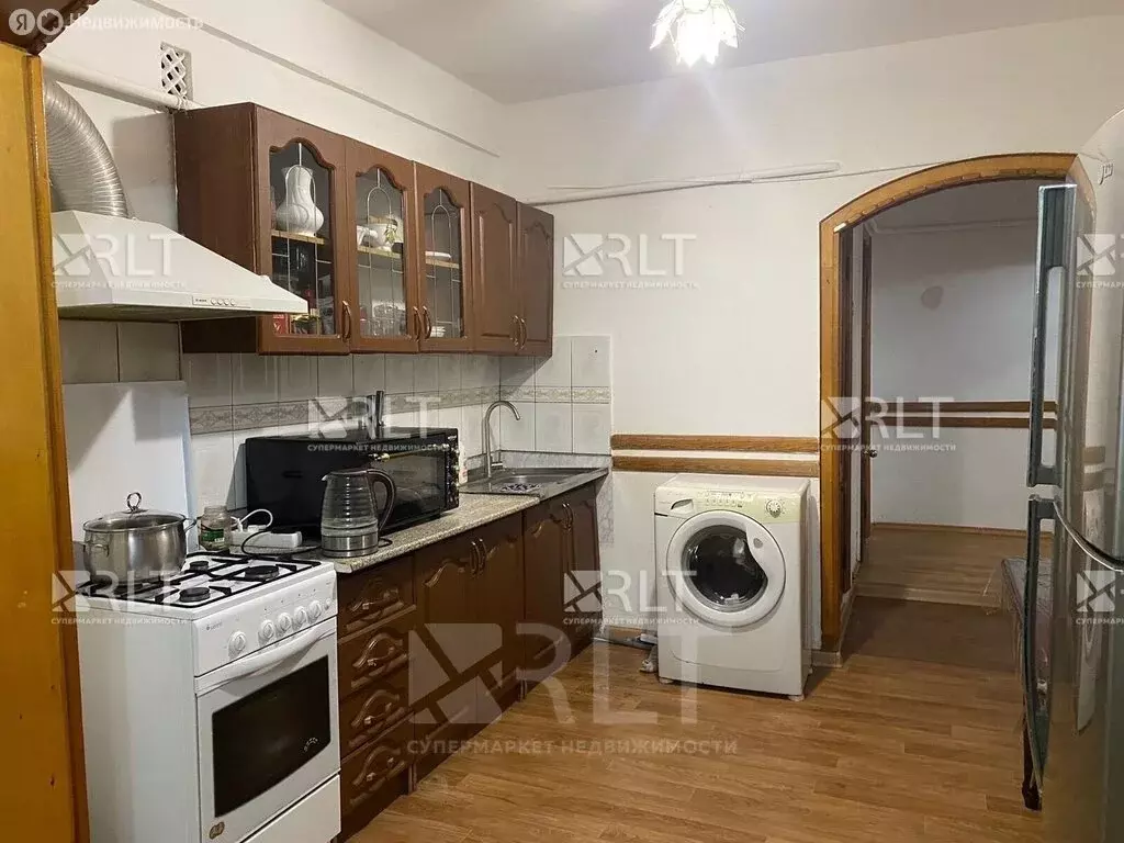 3-комнатная квартира: Махачкала, улица Каримова, 10 (75 м) - Фото 1