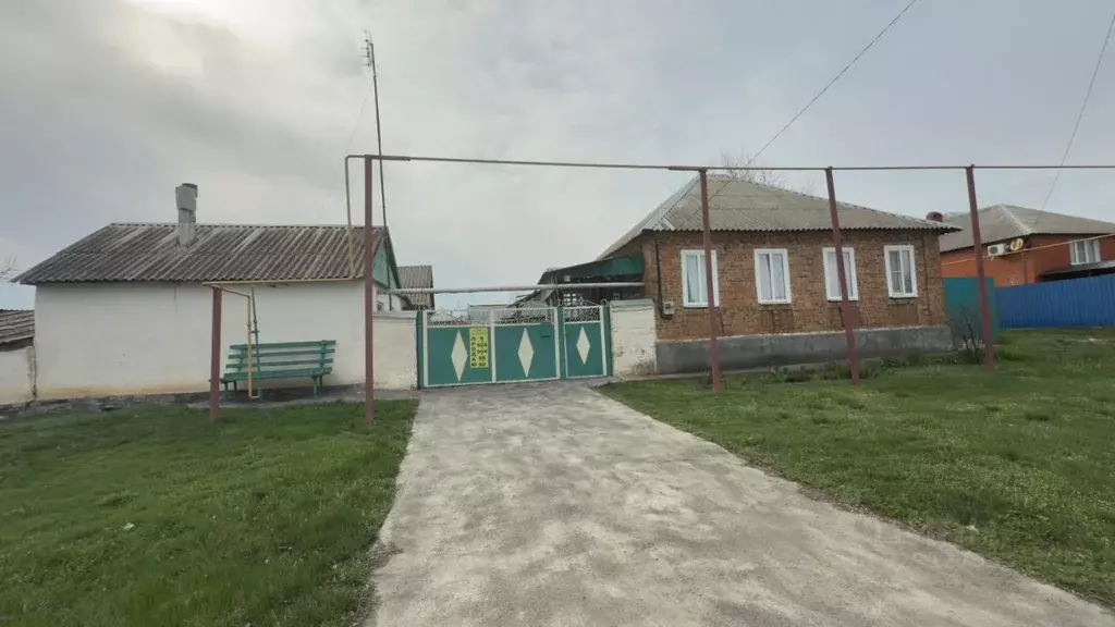 Дом в Ростовская область, Красносулинский район, с. Киселево ул. ... - Фото 1