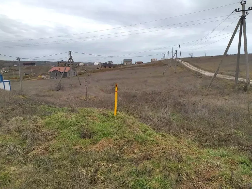 Участок в Крым, Симферопольский район, Пожарское с/пос, с. Водное ул. ... - Фото 1