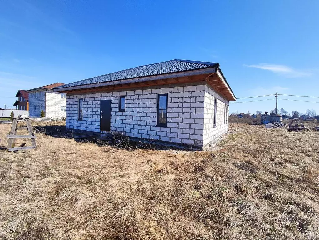 Дом в Новгородская область, Новгородский район, Ракомское с/пос, д. ... - Фото 1