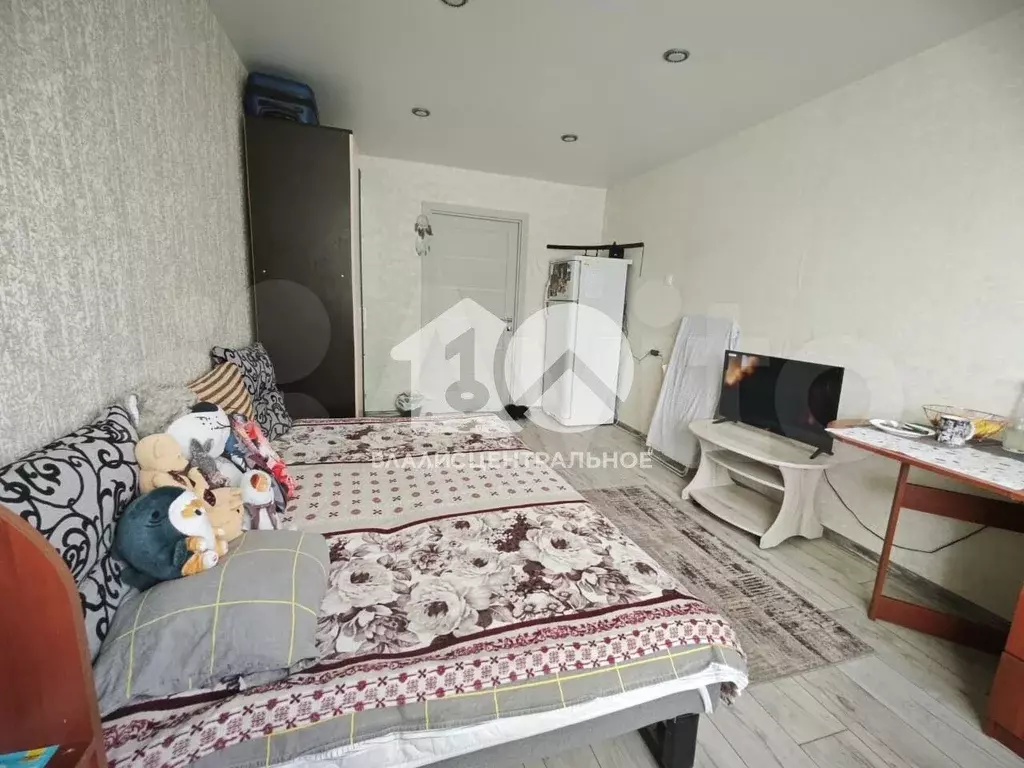 Комната 15,4 м в 3-к., 1/5 эт. - Фото 1