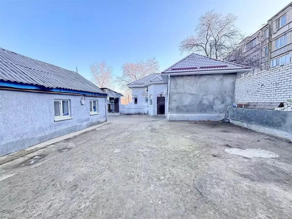 Дом в Калмыкия, Элиста ул. Балакаева, 19 (100 м) - Фото 0