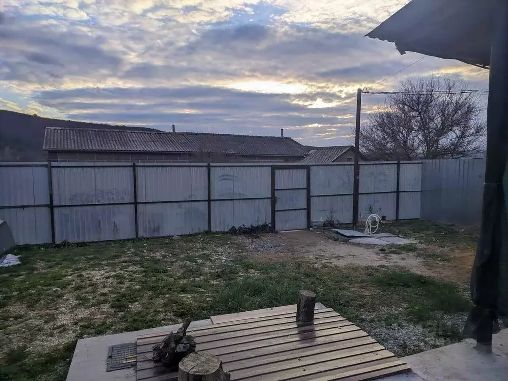 Дом в Крым, Бахчисарайский район, Верхореченское с/пос, с. ... - Фото 1