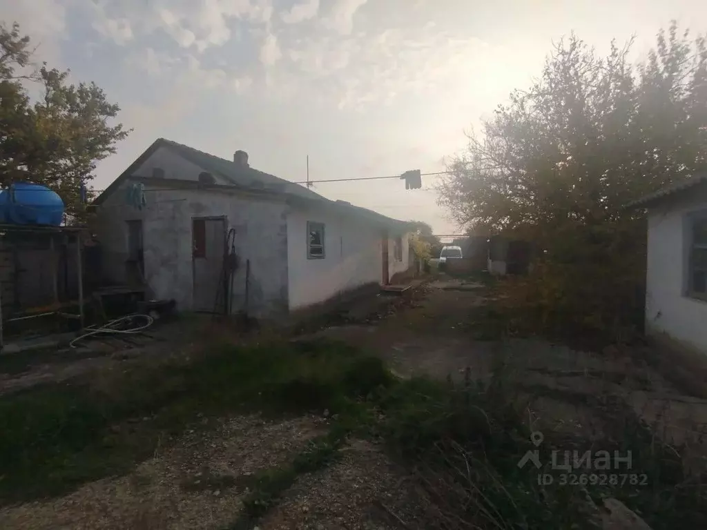 Дом в Крым, Сакский район, Суворовское с/пос, с. Желтокаменка ул. ... - Фото 2