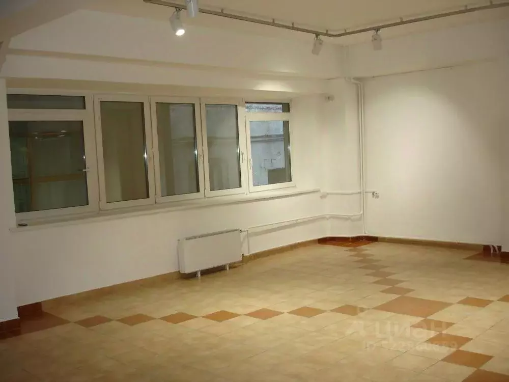 Торговая площадь в Иркутская область, Иркутск ул. Фурье, 8 (54 м) - Фото 1