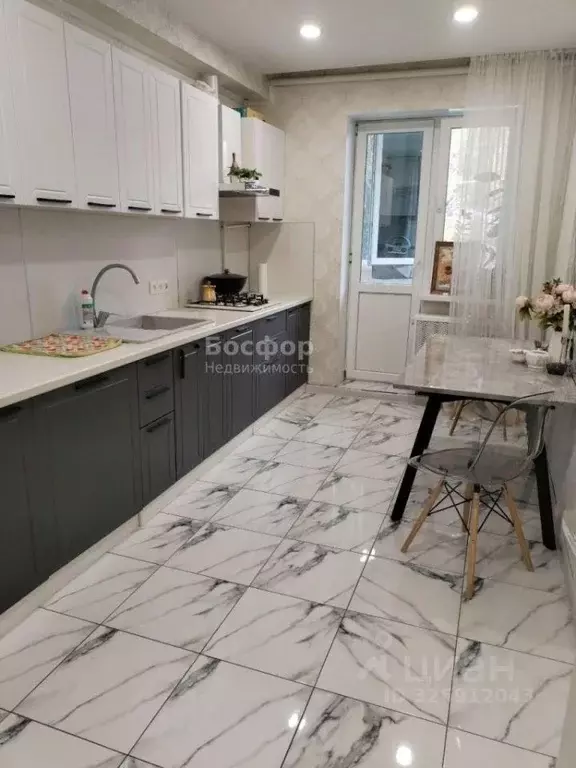 3-к кв. Крым, Кировский район, с. Яркое Поле ул. Спортивная (62.0 м) - Фото 1