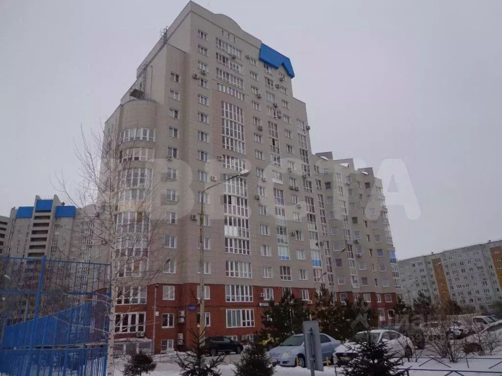 2-к кв. Омская область, Омск просп. Комарова, 21к2 (61.6 м) - Фото 1