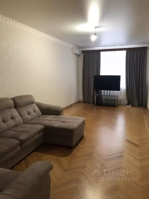 Дом в Дагестан, Каспийск Октябрьская ул., 3 (100 м) - Фото 1