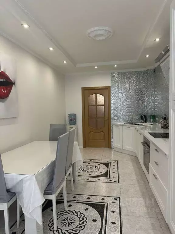 2-к кв. Брянская область, Брянск пл. Партизан, 1 (85.0 м) - Фото 1